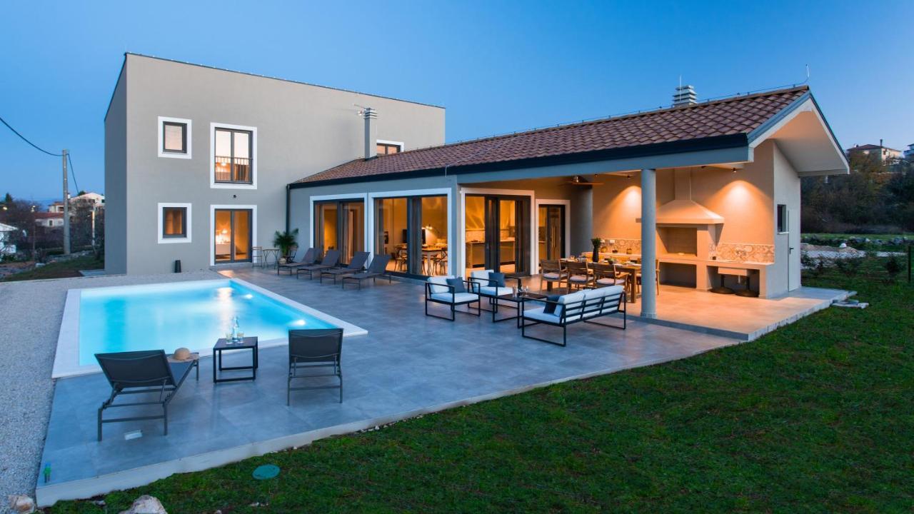 Villa & Jardin - Luxury Villa With Swimming Pool Vrh  エクステリア 写真