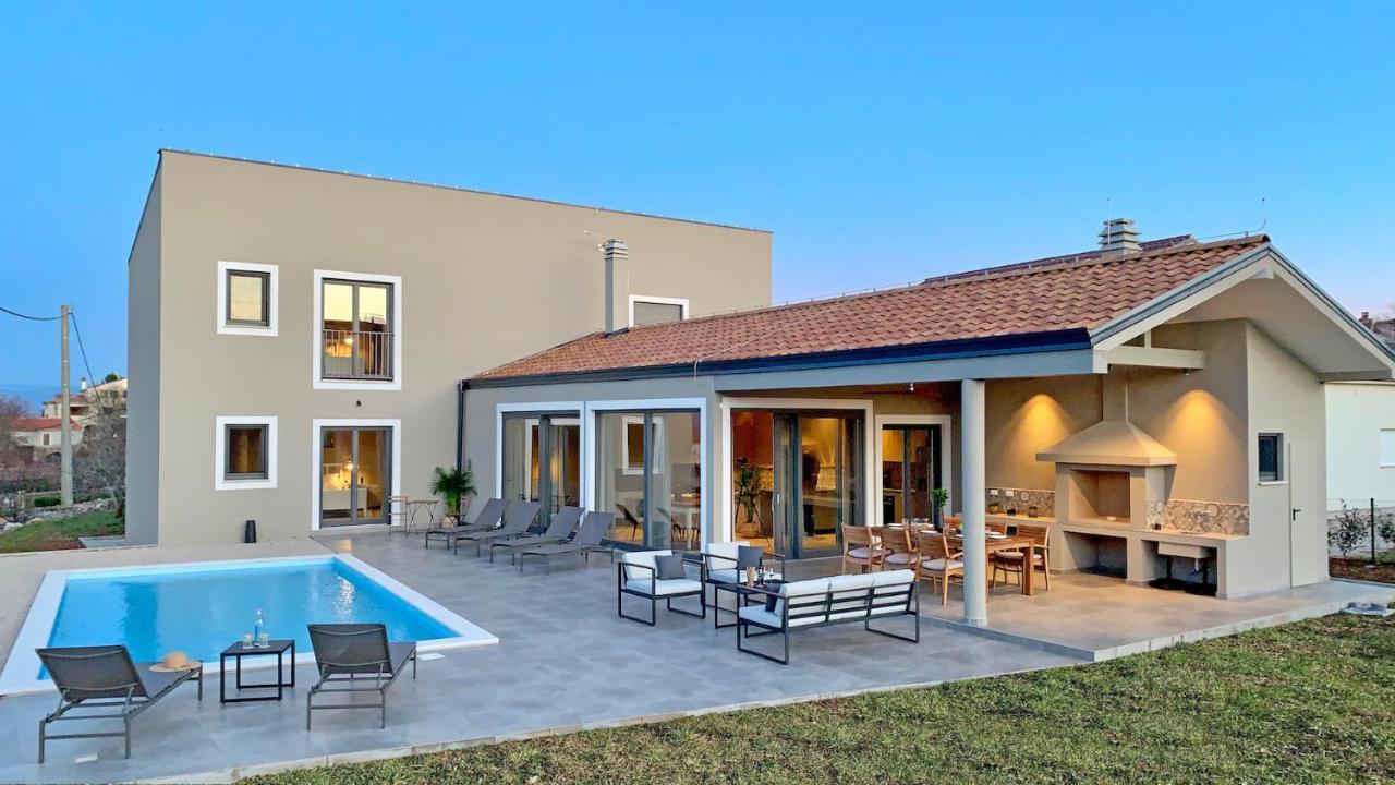 Villa & Jardin - Luxury Villa With Swimming Pool Vrh  エクステリア 写真