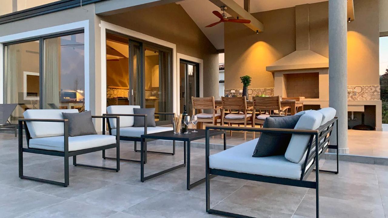 Villa & Jardin - Luxury Villa With Swimming Pool Vrh  エクステリア 写真