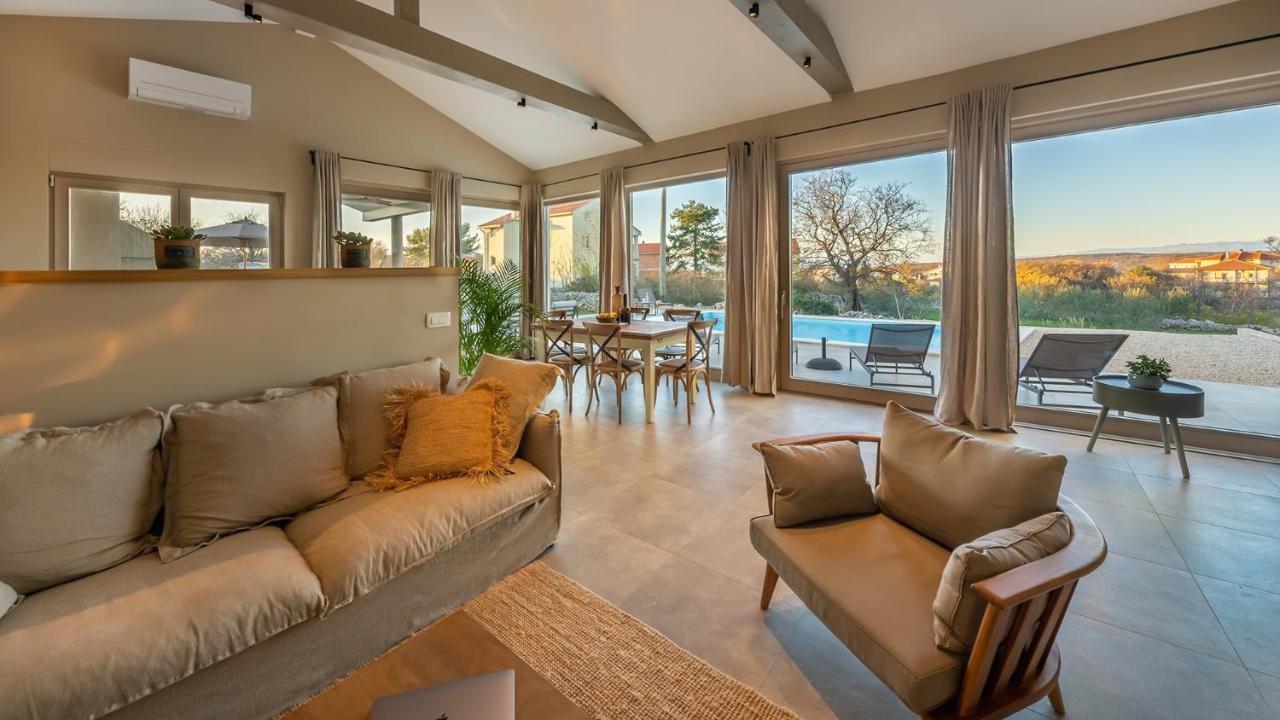Villa & Jardin - Luxury Villa With Swimming Pool Vrh  エクステリア 写真