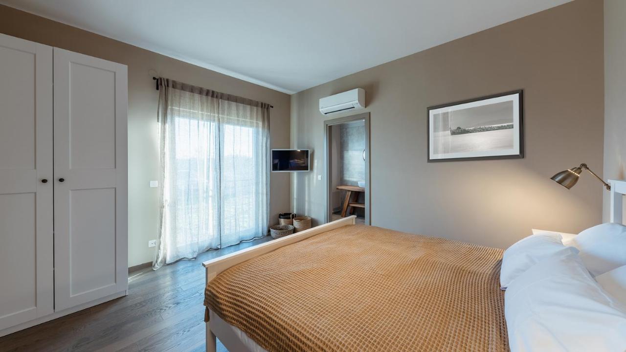 Villa & Jardin - Luxury Villa With Swimming Pool Vrh  エクステリア 写真