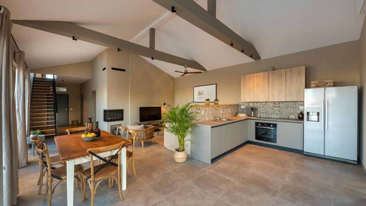 Villa & Jardin - Luxury Villa With Swimming Pool Vrh  エクステリア 写真
