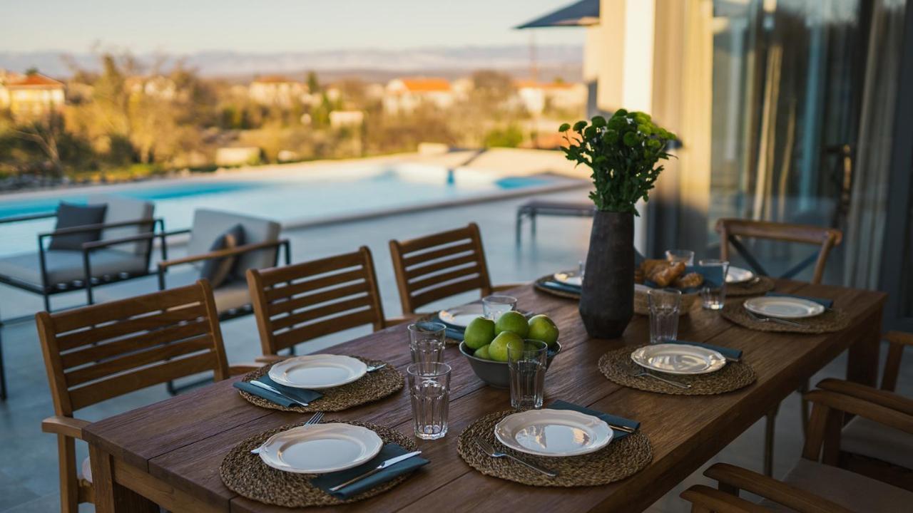 Villa & Jardin - Luxury Villa With Swimming Pool Vrh  エクステリア 写真