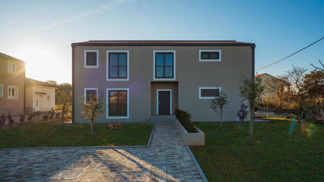 Villa & Jardin - Luxury Villa With Swimming Pool Vrh  エクステリア 写真
