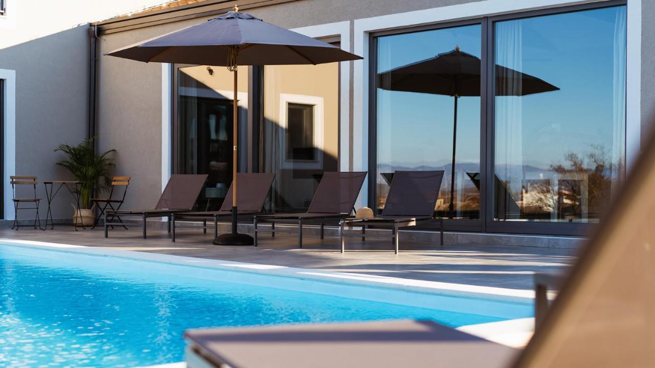 Villa & Jardin - Luxury Villa With Swimming Pool Vrh  エクステリア 写真