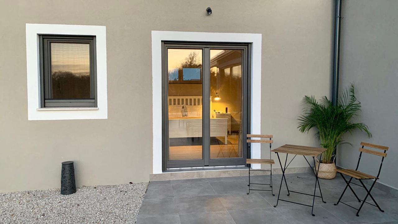 Villa & Jardin - Luxury Villa With Swimming Pool Vrh  エクステリア 写真